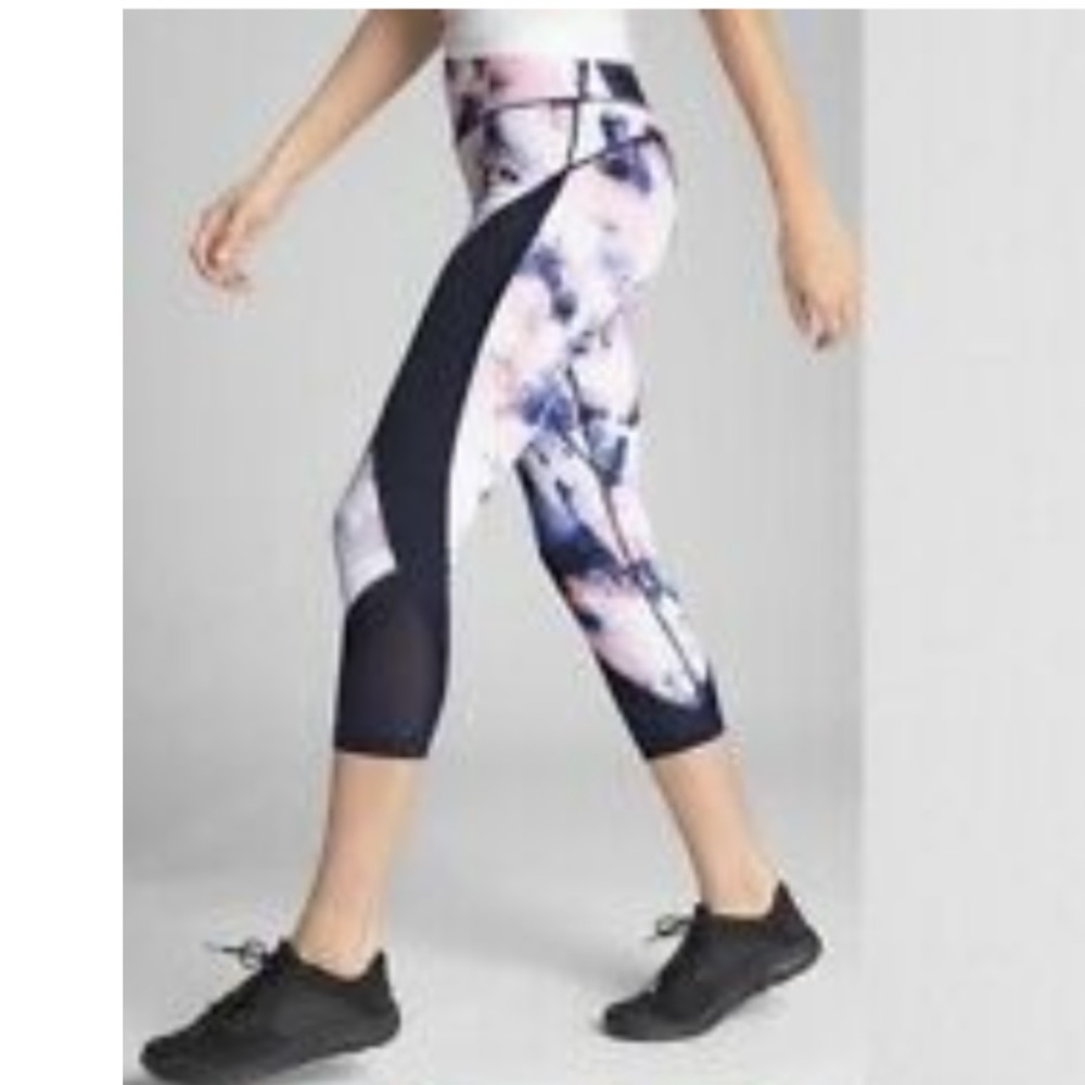 GapFit gFast legging capris in Abstract Paint Print
